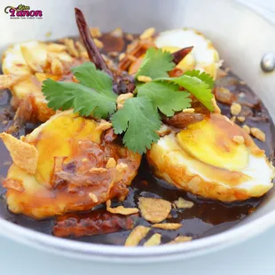 Khai Luk Koei (Deep fried egg with tamarind sauce)