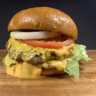 a cheeseburger with lettuce and tomato