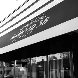 the outside of a restaurant