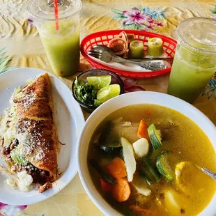 Caldo de pollo (chicken soup) healthy and delicious