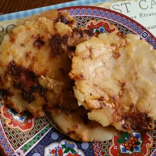 Unas pupusas? Recien las compramos y pense que las hacian mejor aqui , pero nada que ver