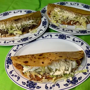 Deliciosas quesadillas de carne asada, suadero , chicharrón, pastor, tinga de pollo, birria .