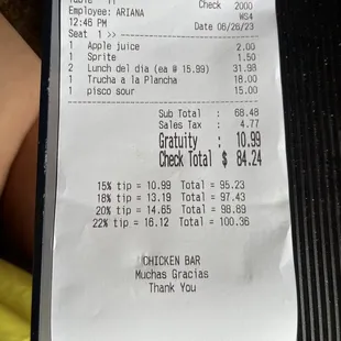 Un pescado , dos lunch especiales q son 1/2 platos same $ y 1 pisco sour q costó igual q un vaso de un buen vino q no es lo mismo.
