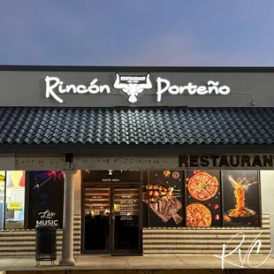 La entrada al Restaurante Rincón Porteño