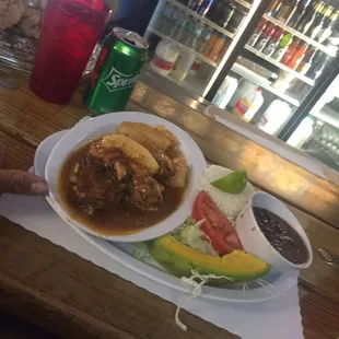 Pollo guisado.