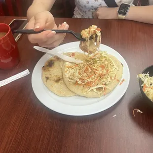 Chicarron Con Queso Pupusa