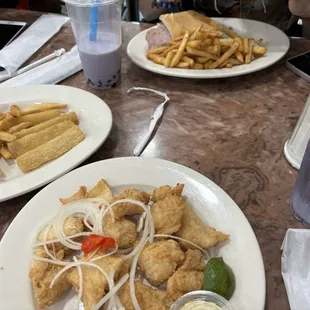 Chicharon de Pescado &amp; Pan con Bistec (Boba de otro lugar)