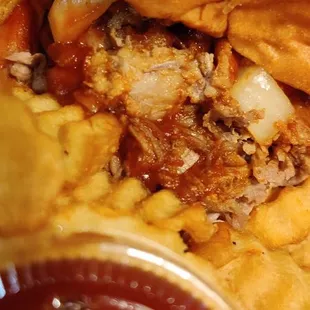 Bland ass pulled pork, tastes like it was leftovers from two days ago, and microwaved.