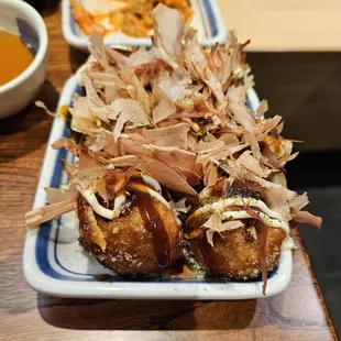 Takoyaki 6 pieces.