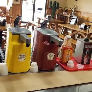 Condiment station