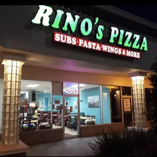 Rino&apos;s Pizza