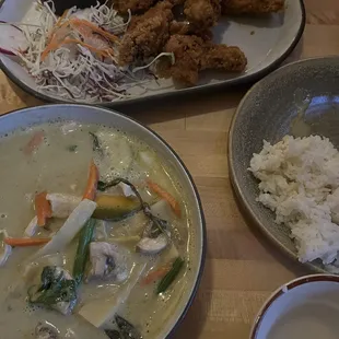 Green Curry and Crispy Chicken Wings (does not come with rice) but soo delicious!
