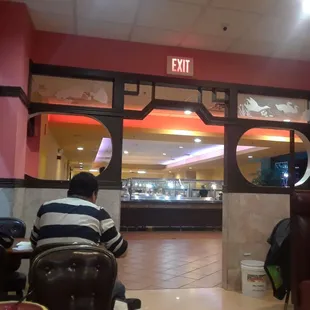 Fuck this dumb ass buffet. First off we came in at 9pm and they didnt have any food. And these chinese bitches disrepectful.