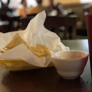 Standard chips &amp; salsa start.