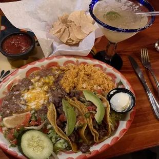 Tacos Mexicanos, chips and salsa with a margarita.