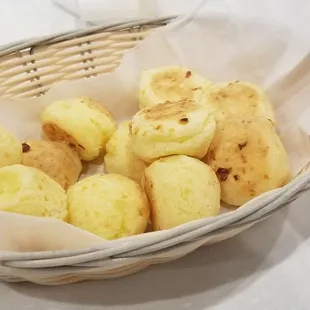 Complimentary cheese bread!