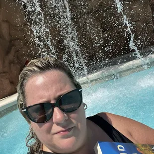 07/07/2024 me, enjoying a beautiful, hot day reading my book