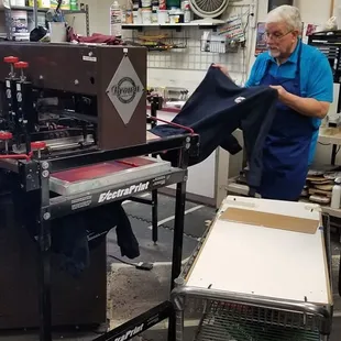 Wayne finishing an order