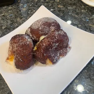 3 Empanadas de Plátano de Frijoles o Crema