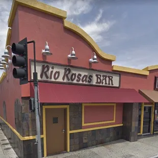 #RioRosasBar Cold beer and great music!!