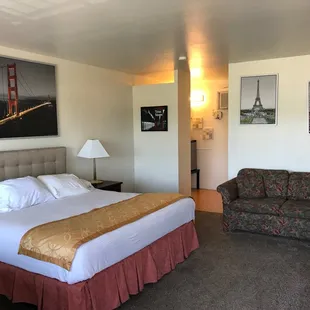 Standard King Room (Carpet)