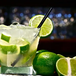 a mojita with limes