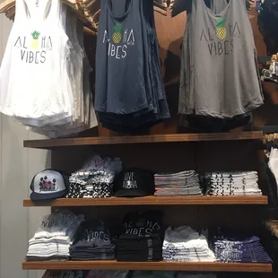 Don't you just love their cute designs? I couldn't resist and bought me a Live Aloha hat.