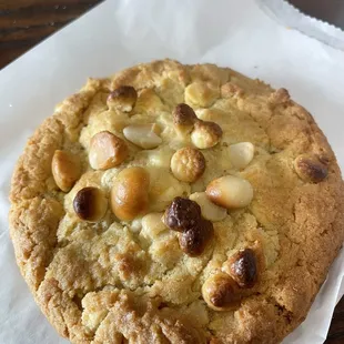 Macadamia cookie