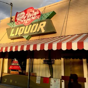 The humble exterior of Rip's in late October of 2018.