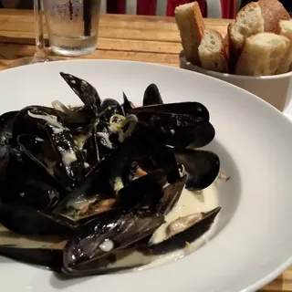Prince Edward island Mussels in a Tarragon Cream Sauce