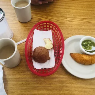 Buñuelos and empanada con carne