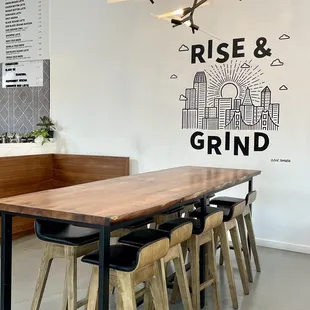 Shared table and high seats