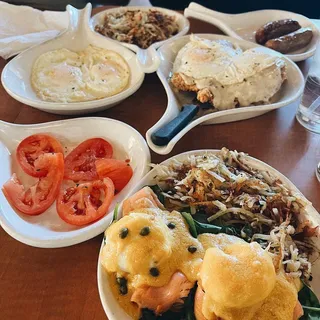 Smoked Salmon-N-Eggs Benedict