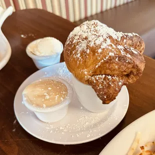 Cup of Bread w/dipping sauce