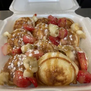 Protein cakes with strawberries and banana.