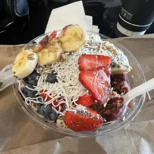 Berry Açaí bowl with peanut butter