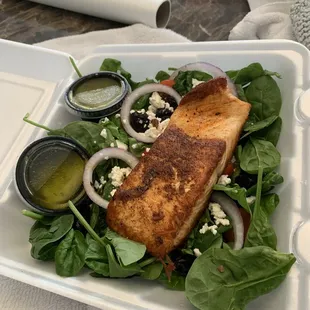 Salmon and spinach salad to go