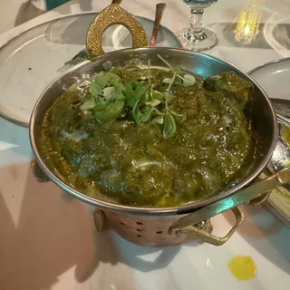 LAHSUNI SAAG PANEER