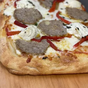 a sausage and pepperoni pizza