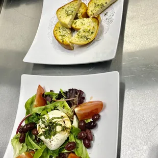 Burrata and garlic bread