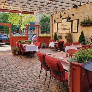 an outdoor dining area