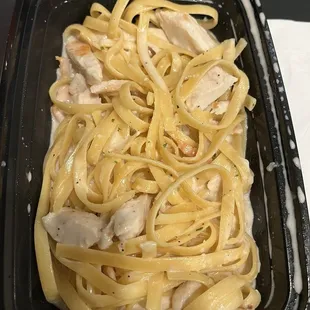 Chicken Fettuccine Alfredo - the sauce was at the bottom so you just need to mix it in. Super good!