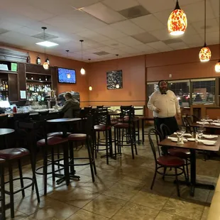 Bar &amp; side dining room
