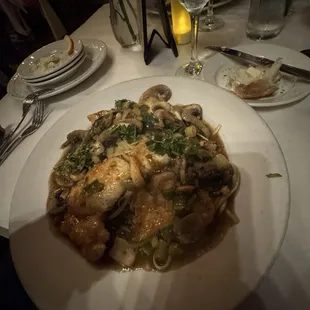 POLLO MARSALA Sauteed Chicken &amp; mushrooms in marsala wine served with linguine pasta.