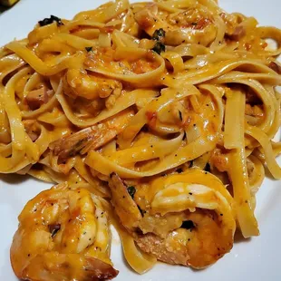 fettuccini gamberi e pancetta: shrimp and Italian bacon sautéed  in vodka sauce