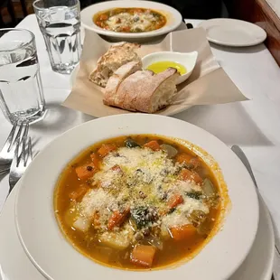 Minestrone Soup &amp; Bread and EVO | IG: @nomwithelaine