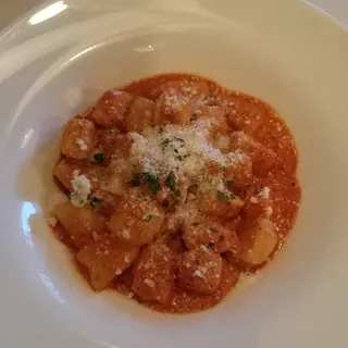 Gnocchi con Salsa Aurora
