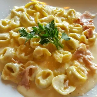 Tortellini Panna e Prosciutto