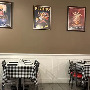 The tablecloth's amazing and cute  ca you see you self here eating with you best friend