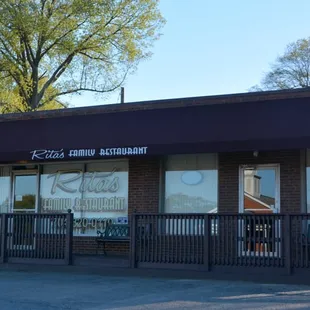 the outside of the restaurant